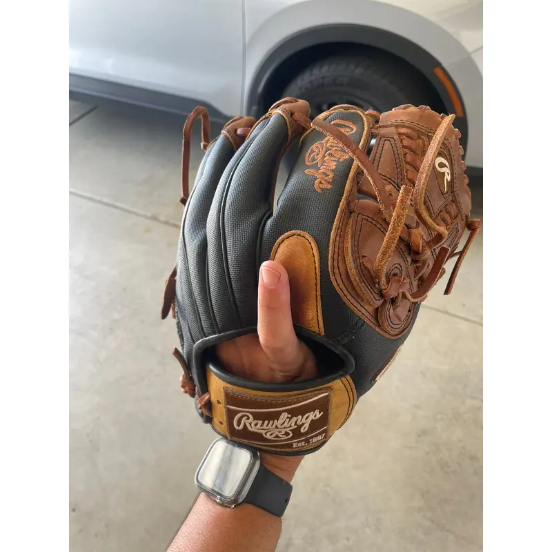 Rawlings RH Pitcher's Heart of the Hide Baseball Glove 11.75" (Used)