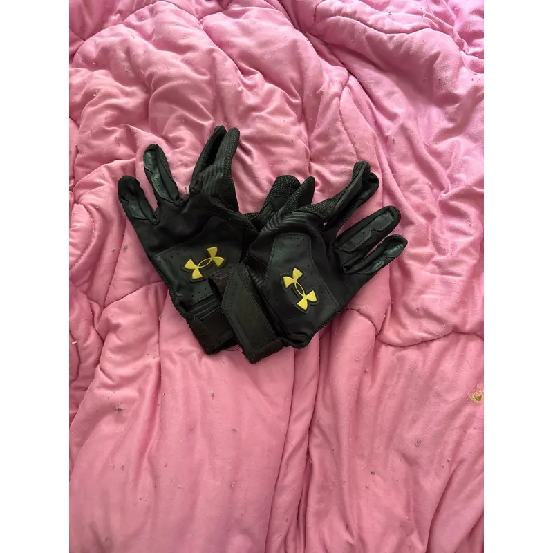 Medium Under Armour Batting Gloves (Used)