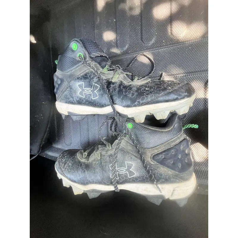 Under Armour Baseball Cleats Mens Size 8.5 Black White