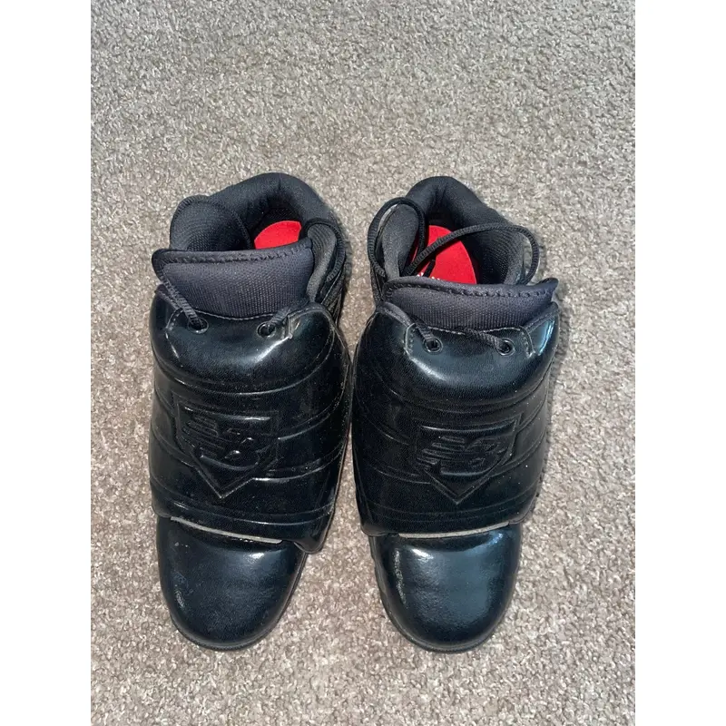Black Unisex Size M 9.5 (W 10.5) Adult New Balance Shoes (Used)