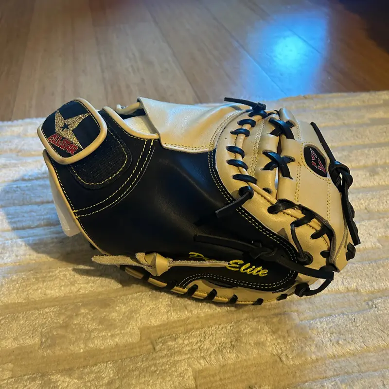 Brand New All Star CM3000XSBT Catcher's Glove 32