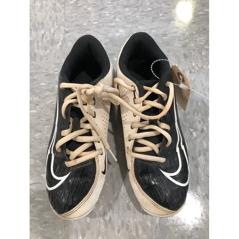 White Used Youth Men's 3.5 (W 4.5) Molded Nike vapor Cleat Height Footwear
