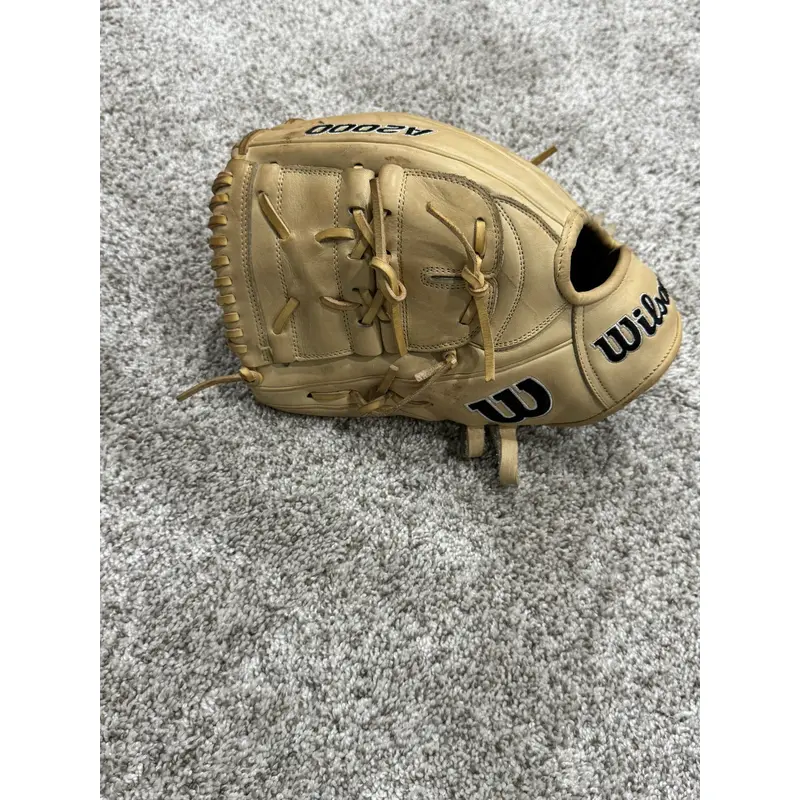 2024 Wilson LH Pitcher's A2000 Baseball Glove 12" (Used)