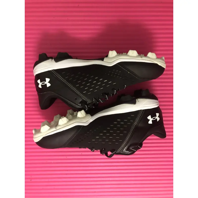 Black Men's Youth Size M 7.5 (W 8.5) Under Armour Molded Cleats Cleats (Used)