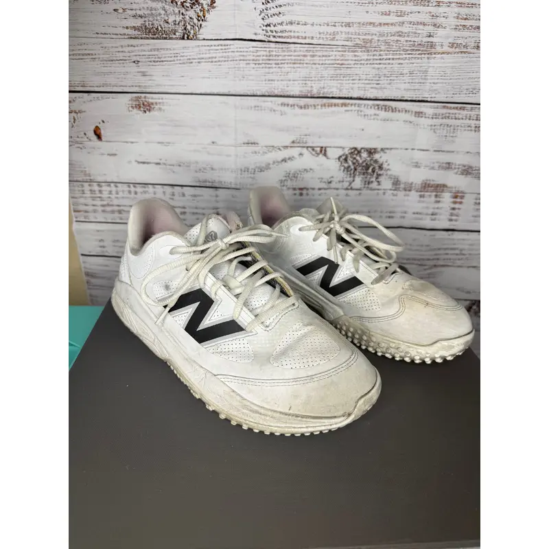 White Men's Size M 9.0 (W 10.0) Adult New Balance Shoes (Used)