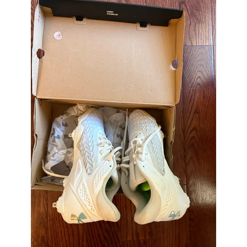 White Men's Size M 9.0 (W 10.0) Adult Under Armour Yard Low Top Metal (Used)