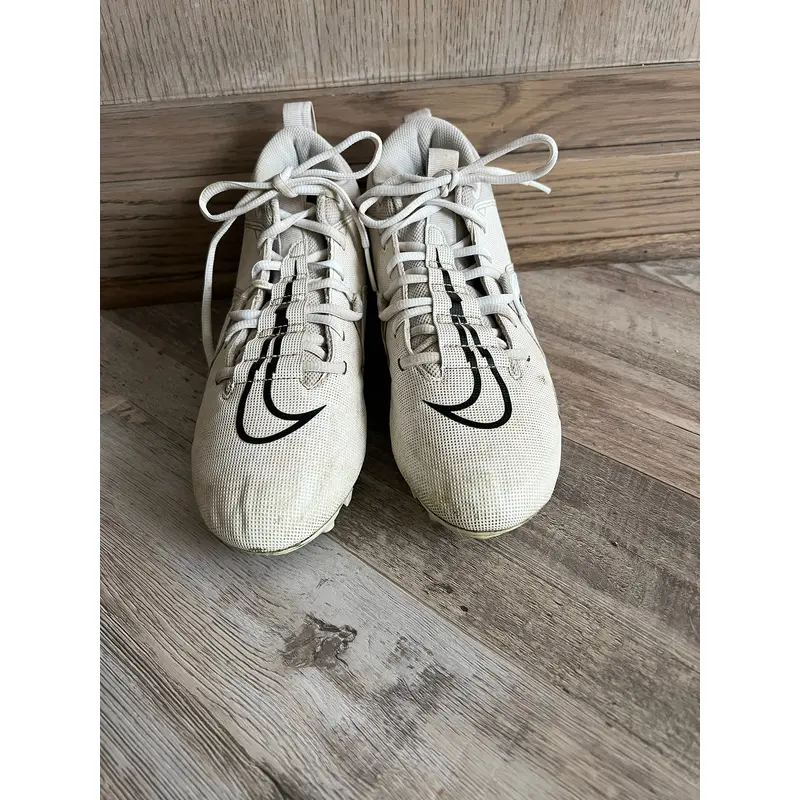 White Men's Size M 8.5 (W 9.5) Adult Nike Cleats (Used)