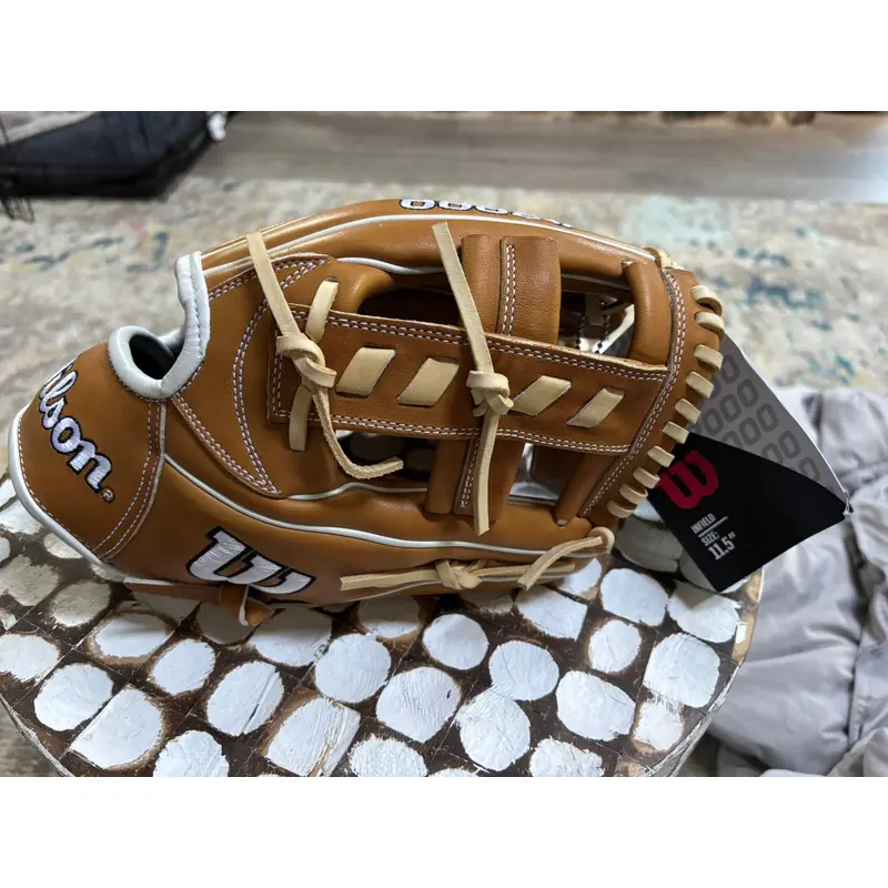 Wilson RH Infield A2000 Baseball Glove 11.5" (New)