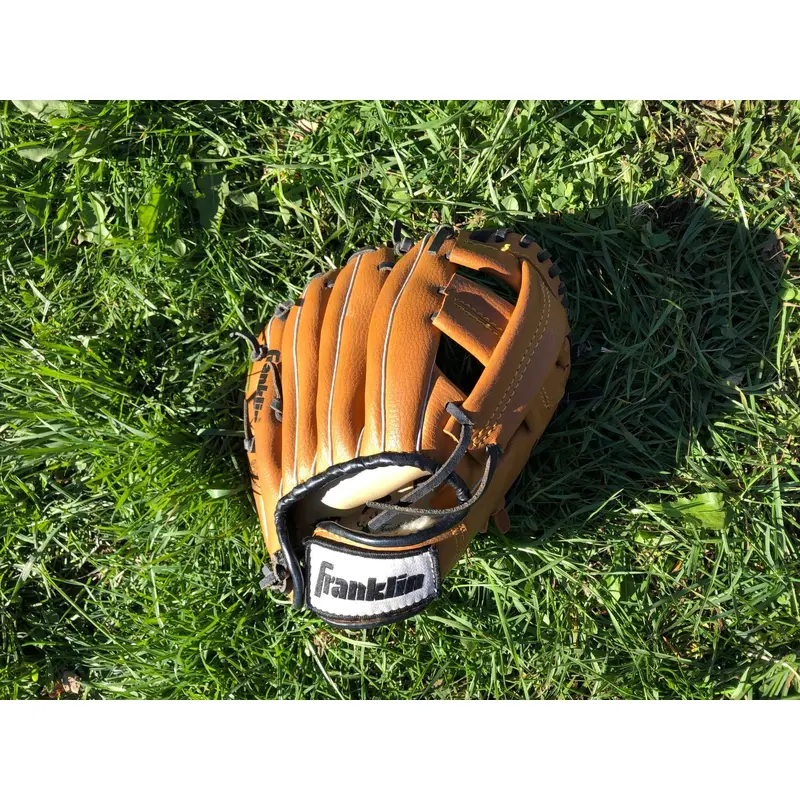 Used Franklin Fieldmaster Right Hand Throw Outfield Baseball Glove 9.5"