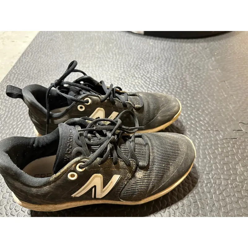 Men's Size M 8.5 (W 9.5) New Balance (Used)