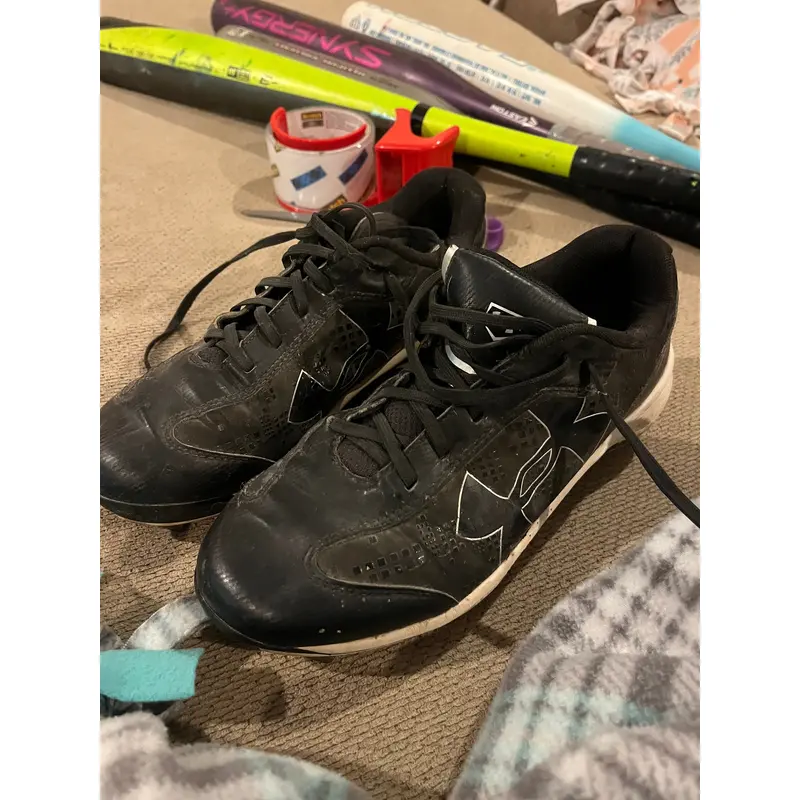 Black Men's Size M 8.0 (W 9.0) Youth Under Armour Metal Cleats (Used)