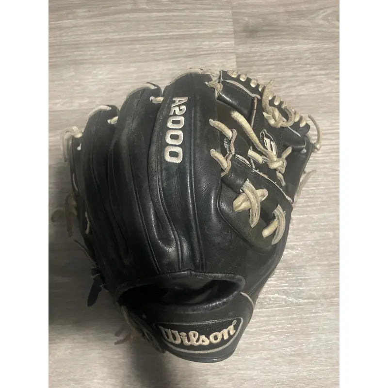 Used  Infield 11.5" A2000 Baseball Glove