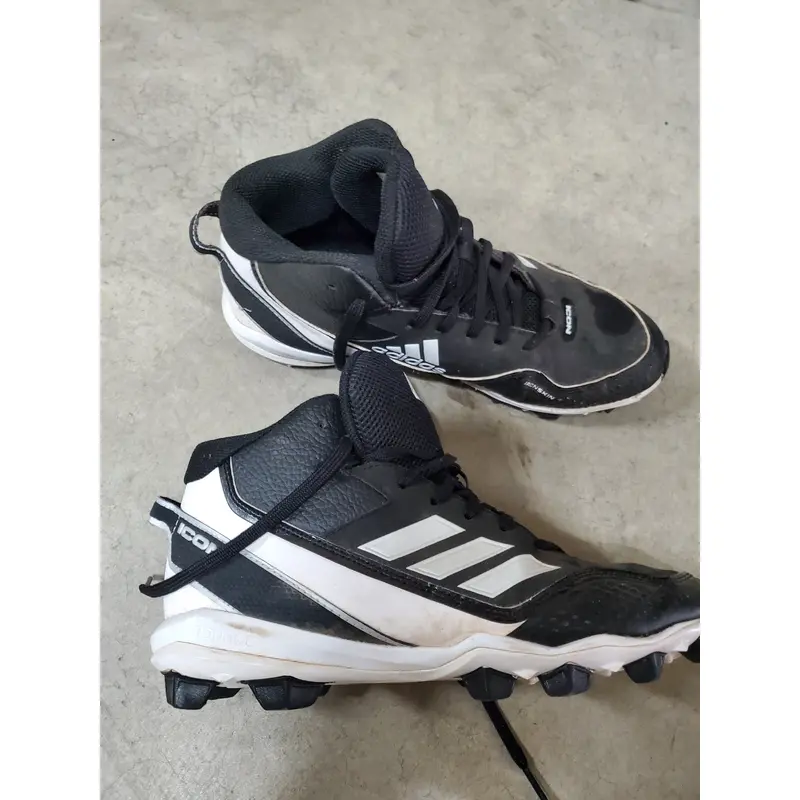 Black Kid's Size M 7.0 (W 8.0) Youth Adidas High Top Molded Cleats (Used)