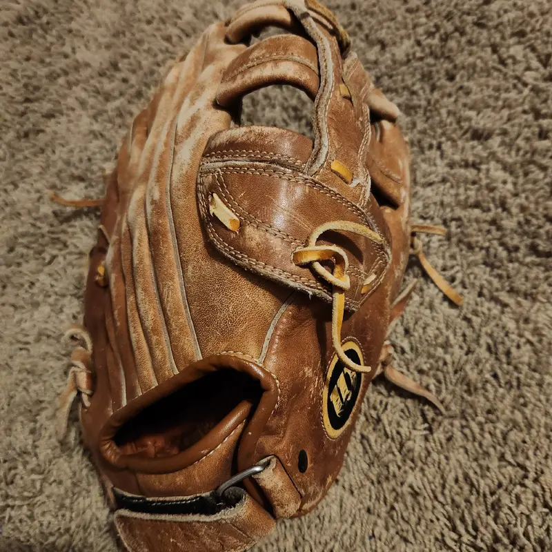 Wilson Right Hand Throw A9845 Soft-Flex Baseball Glove 11.75"