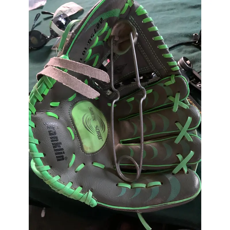 Franklin Right Hand Throw Baseball Glove 10.5" (Used)