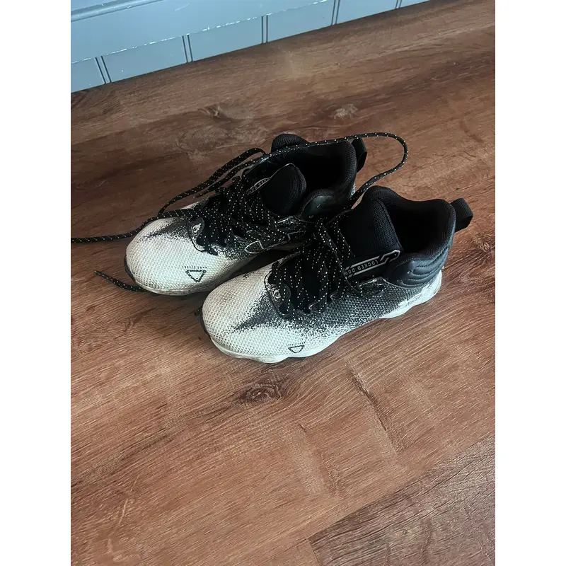 Kid's  Youth Under Armour (Used) Cleats Size 13