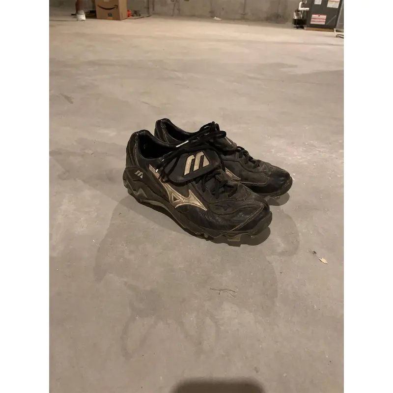 Mizuno Baseball Cleats - Size 8.5