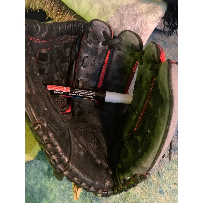 Used Louisville Slugger Right Hand Throw Baseball Glove 11"