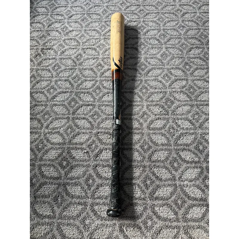 Victus Adley35 Maple Bat (-3)  29 oz 32" (Used)