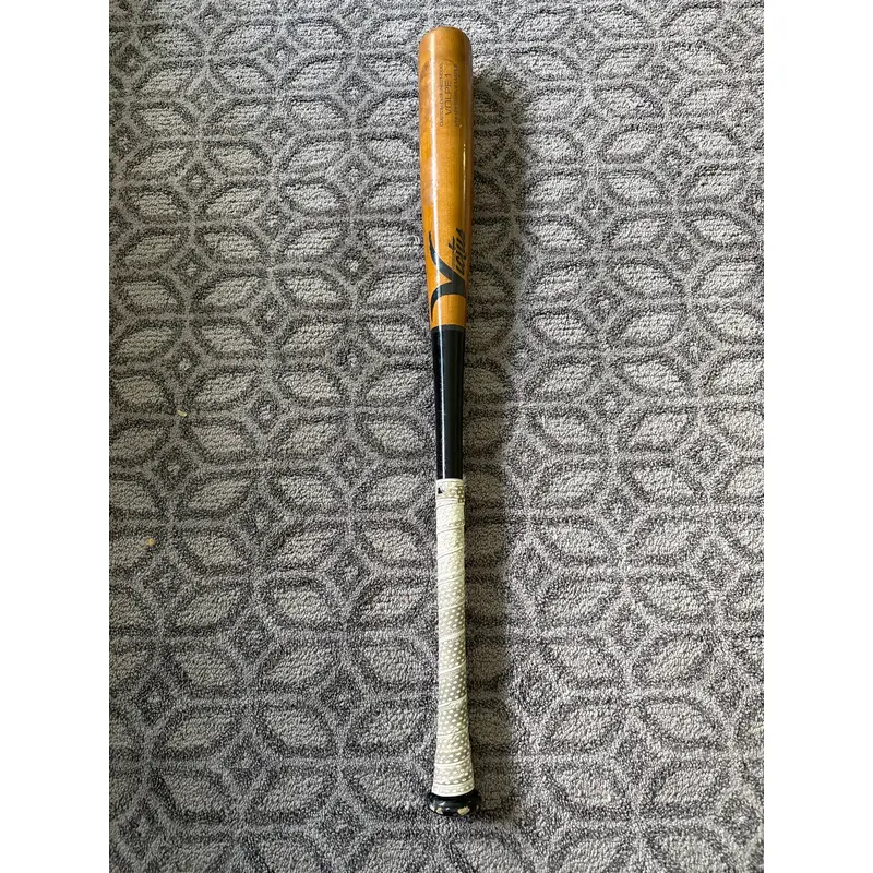 Victus Volpe1 Maple Bat (-3)  29 oz 32" (Used)