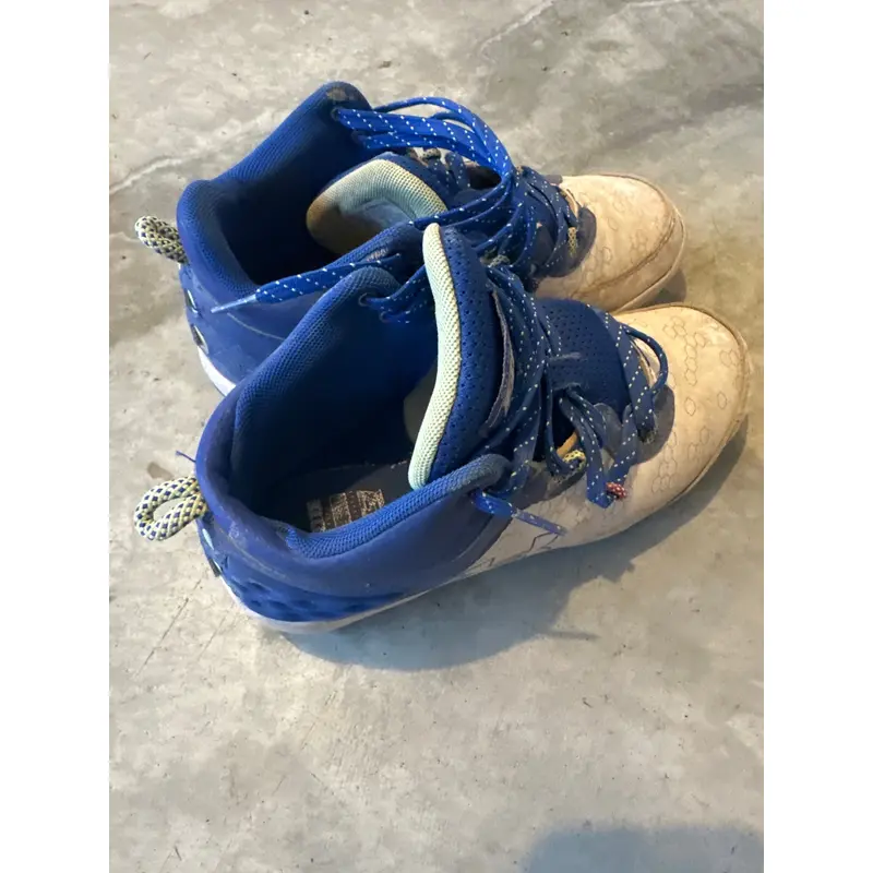 Blue Kids Youth  Under Armour Molded Cleats Cleats (Used)