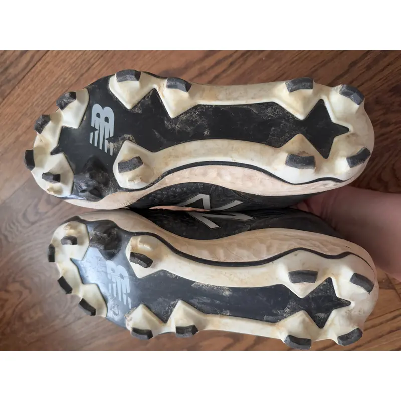 Men's Size M 7.5 (W 8.5) New Balance Molded Cleats (Used)