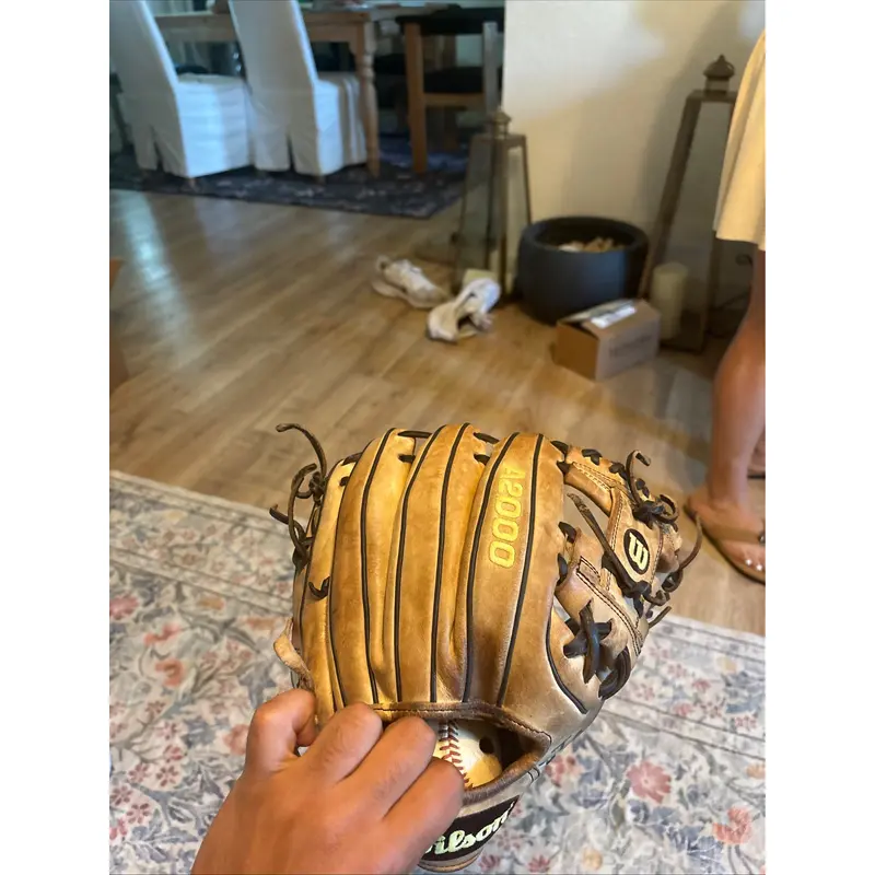 Wilson Right Hand Throw Infield A2000 Baseball Glove 11.25" (Used)