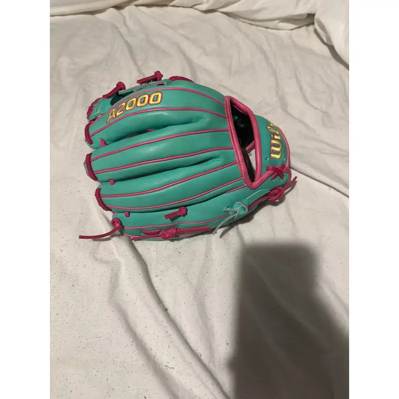 2023 Wilson Right Hand Throw Infield A2000 Baseball Glove 11.5" (New)
