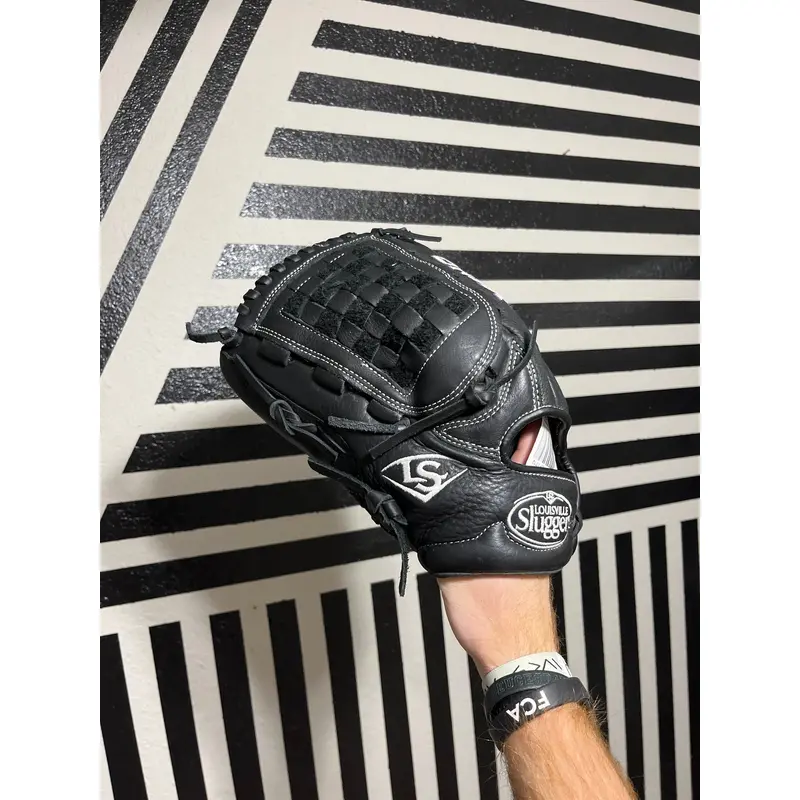 Louisville slugger Xeno 12 lefty softball glove