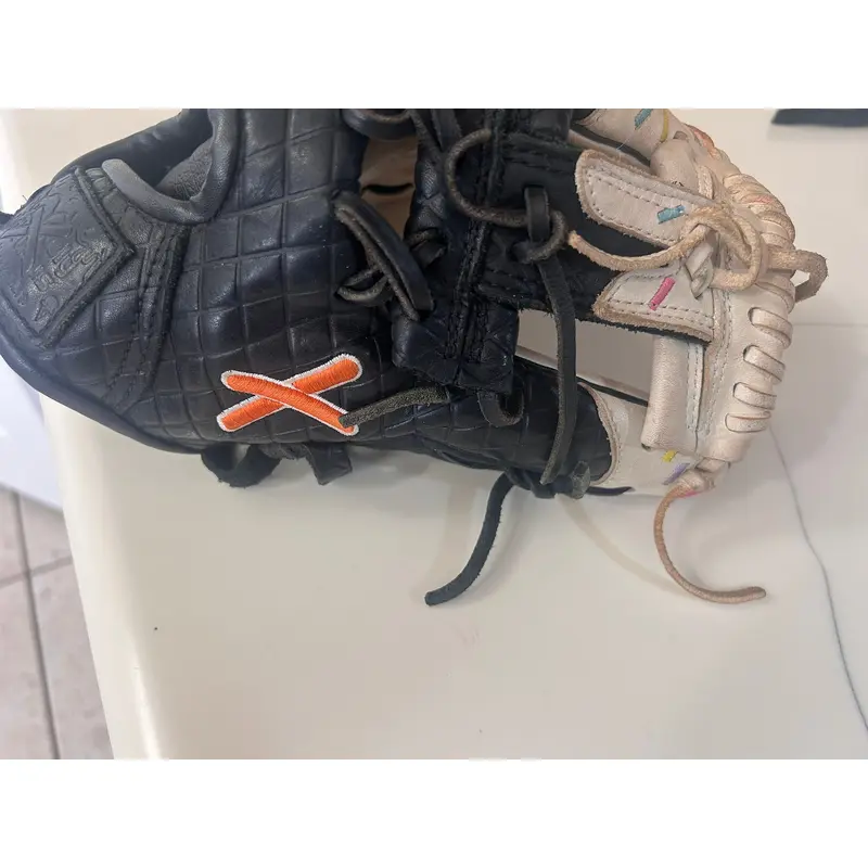 Absolutely ridiculous youth baseball glove