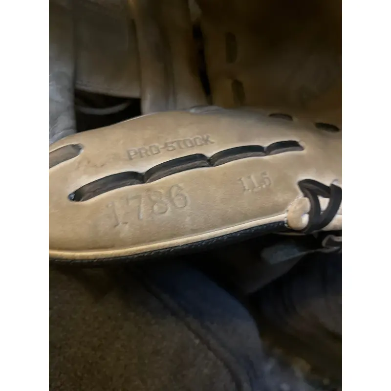 Used 2021 Infield 11.5" A2000 Baseball Glove