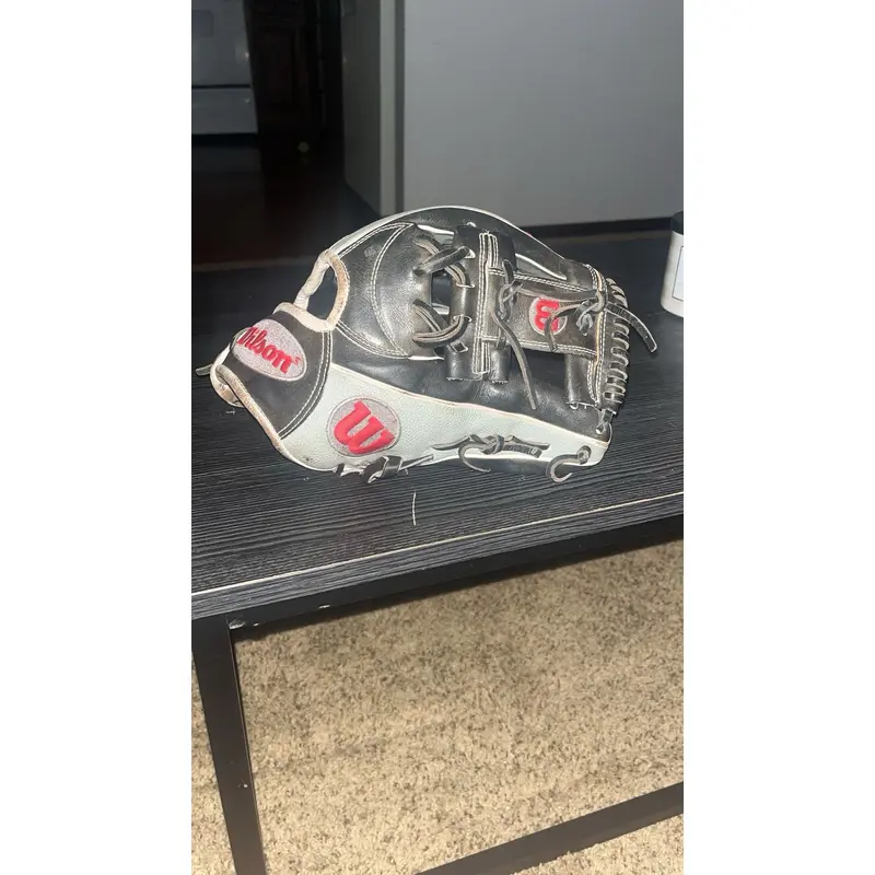 Wilson Right Hand Throw Infield A2000 1787 Baseball Glove 11.75" (Used)