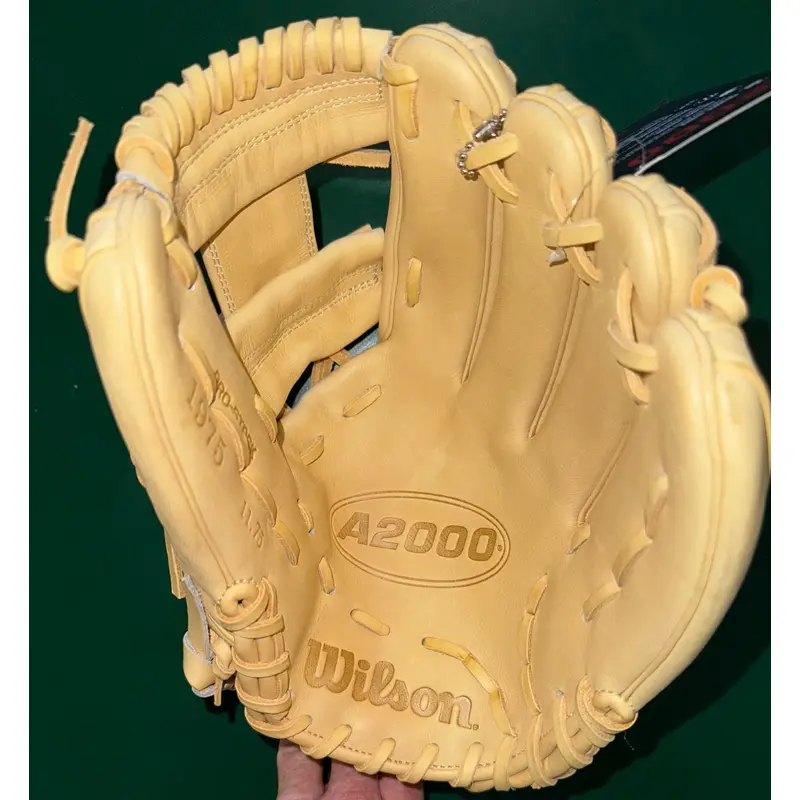 New Wilson Right Hand Throw Infield A2000 Baseball Glove 11.75"