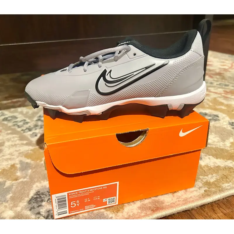 Gray Kid's Size 5.5 Youth Nike Force Trout 9 Keystone Molded Cleats (New)