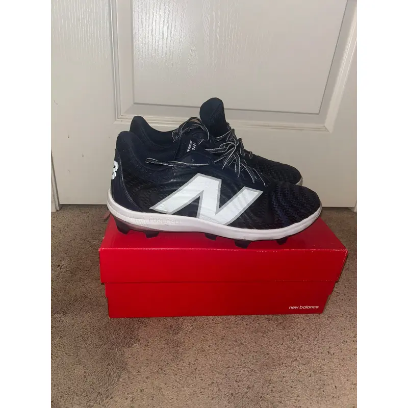 New Balance 4040V7 Molded Baseball Cleats
