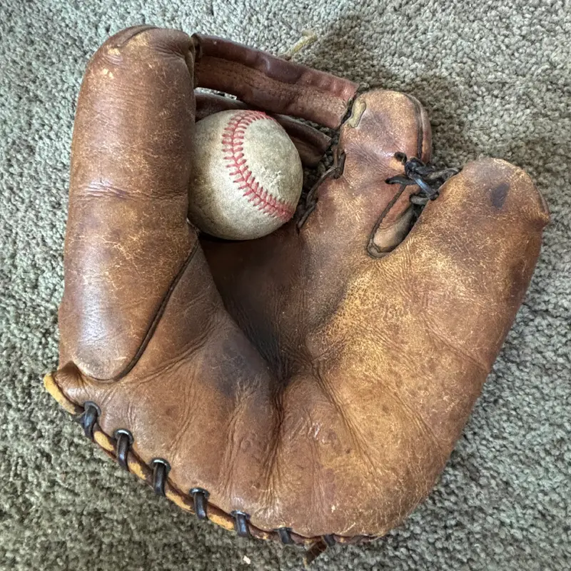 1940s Wilson Professional Model "Ball Hawk 1622 Baseball Glove 3 Finger Mitt