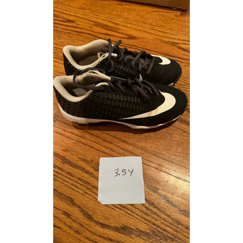 Black Youth Low Top Molded Baseball Cleats (Used)