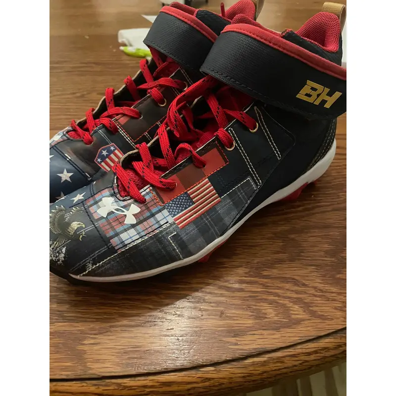Under Armour youth 4.5 baseball cleats