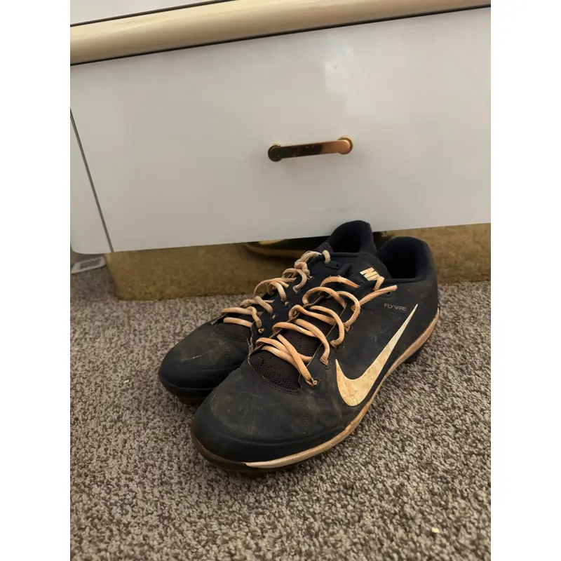 Men's Size M 10.5 (W 11.5) Nike (Used)