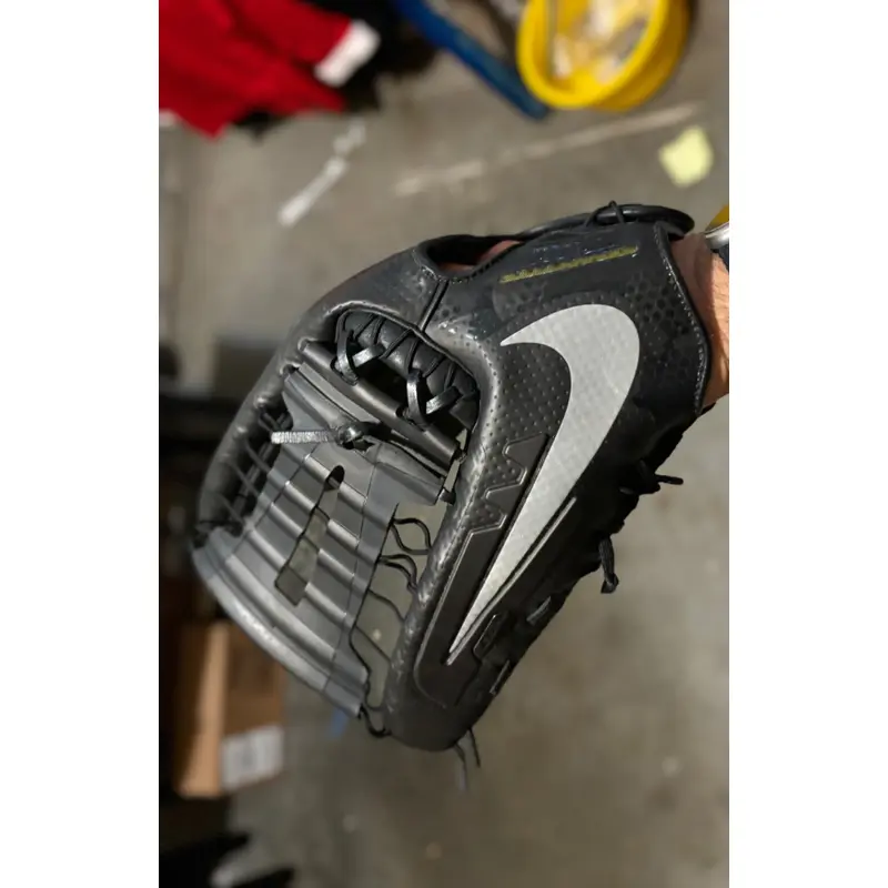 Like New Left Hand Throw Nike Outfield Vapor 360 Baseball Glove 12.5"