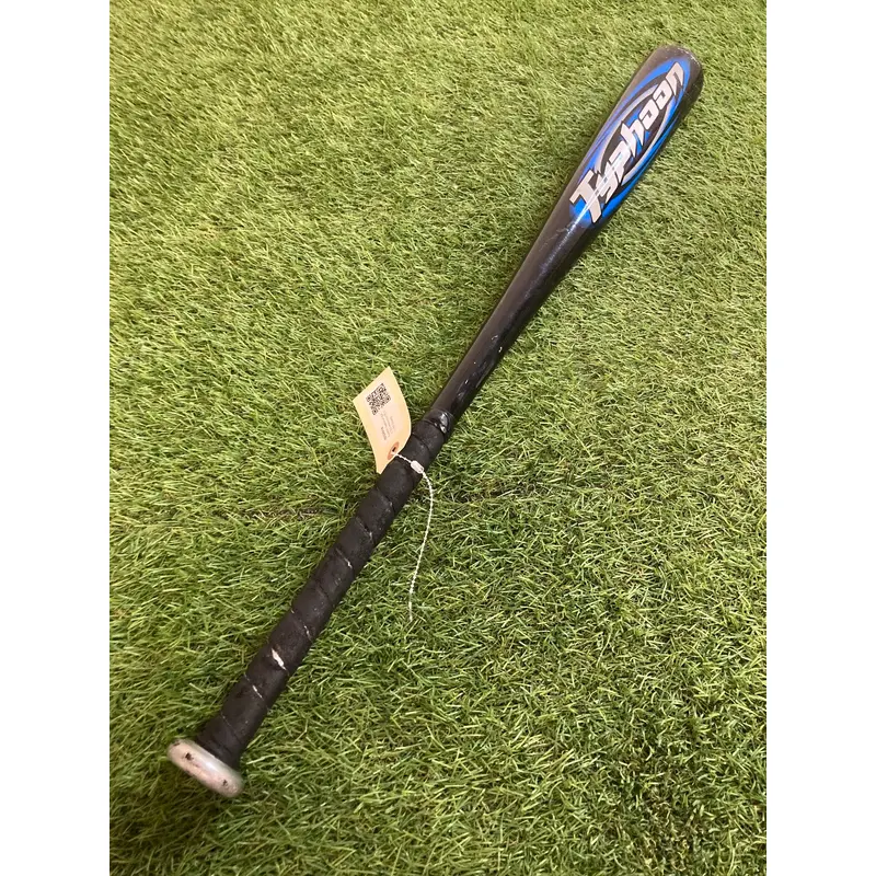 Easton Typhoon Bat (-7) Composite 22 oz 29" (Used)
