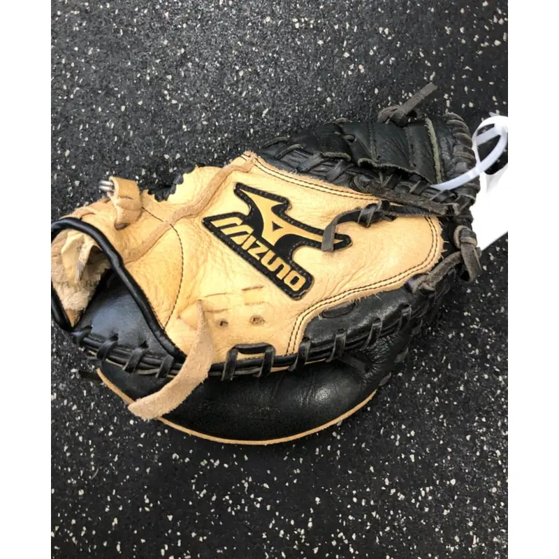 Mizuno Right Hand Throw Catcher's GXC105 Baseball Glove 32.5" (Used)