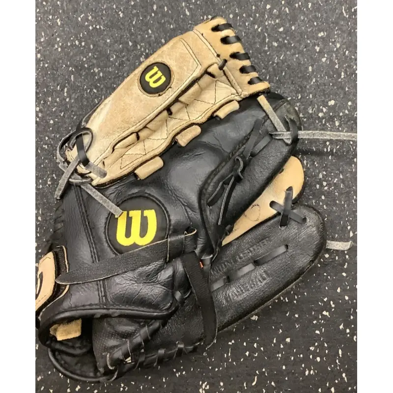 Wilson Right Hand Throw Infield A350 Baseball Glove 11.5" (Used)
