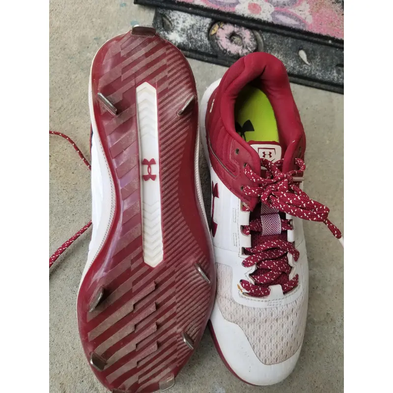 Adult Size 7.0 (Women's 8.0) Metal Under Armour Low Cut