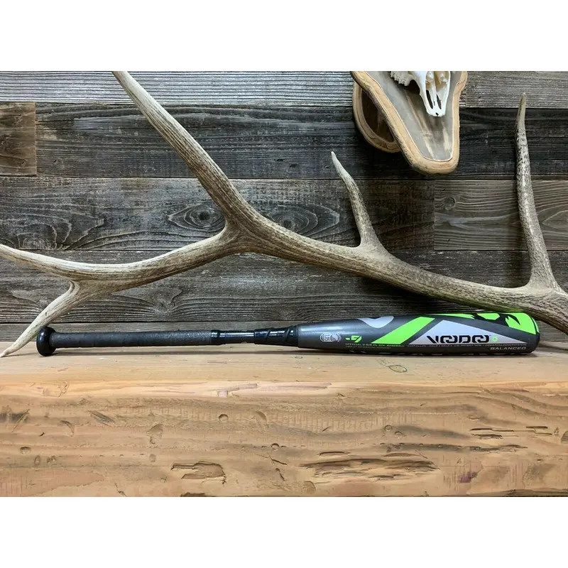 Demarini VooDoo Balanced 31/22 (-9) Baseball Bat