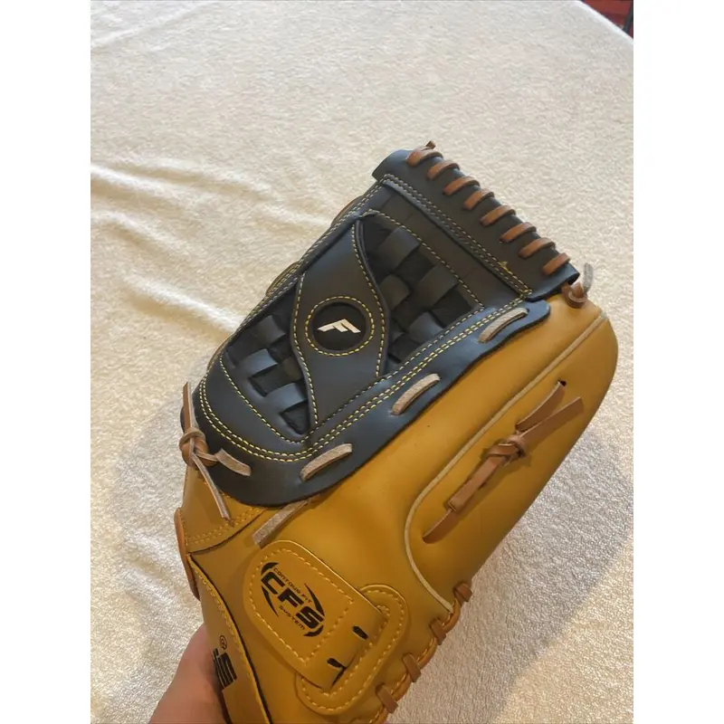 Brand New Franklin RHT size 14 Softball Glove
