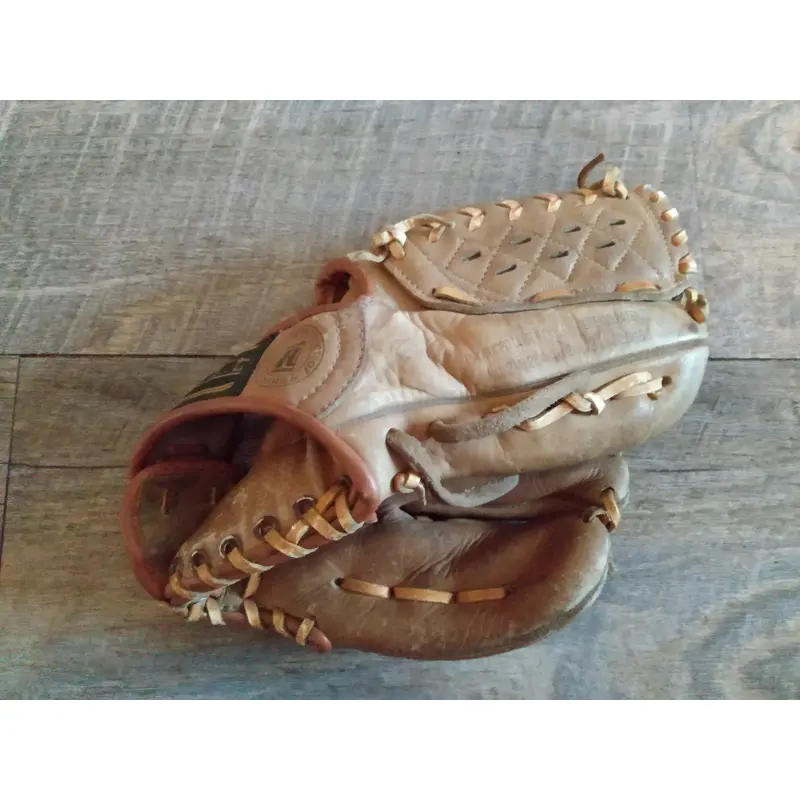 Used Right Hand Throw Baseball Glove 11"