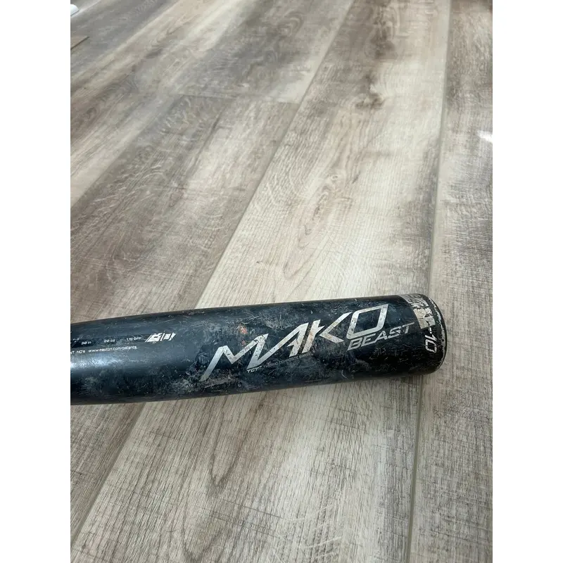 Used  Easton (-10) 20 oz 30" Mako Beast Bat
