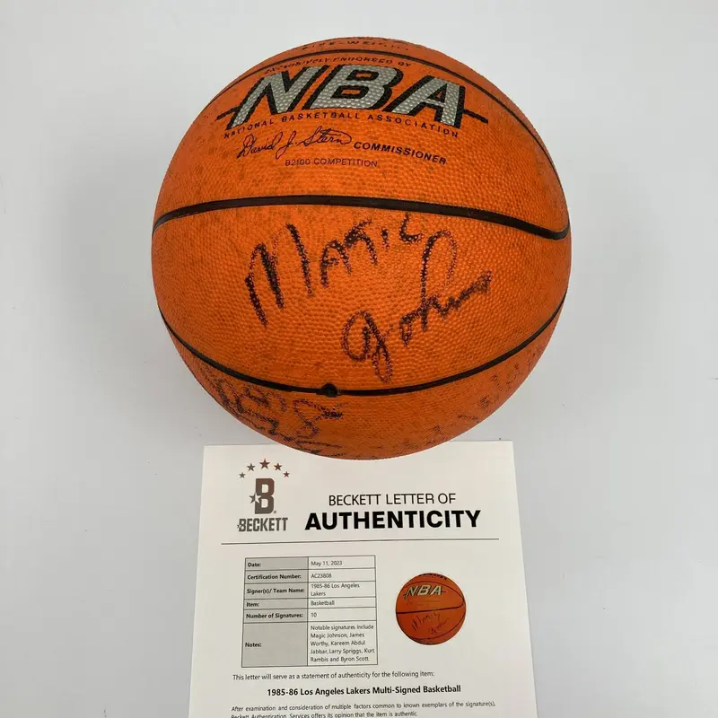 1985-86 Los Angeles Lakers Team Signed Basketball Abdul Jabbar Magic Johnson BAS
