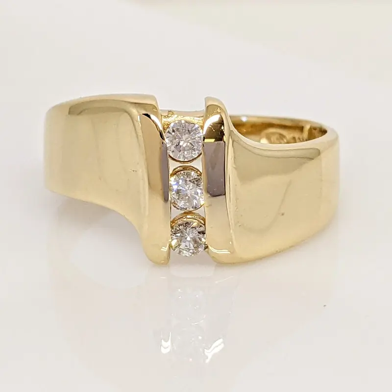 14K .20 CARAT TOTAL WEIGHT I1 I DIAMOND ROUND (3) ESTATE RING 5.6 GRAMS